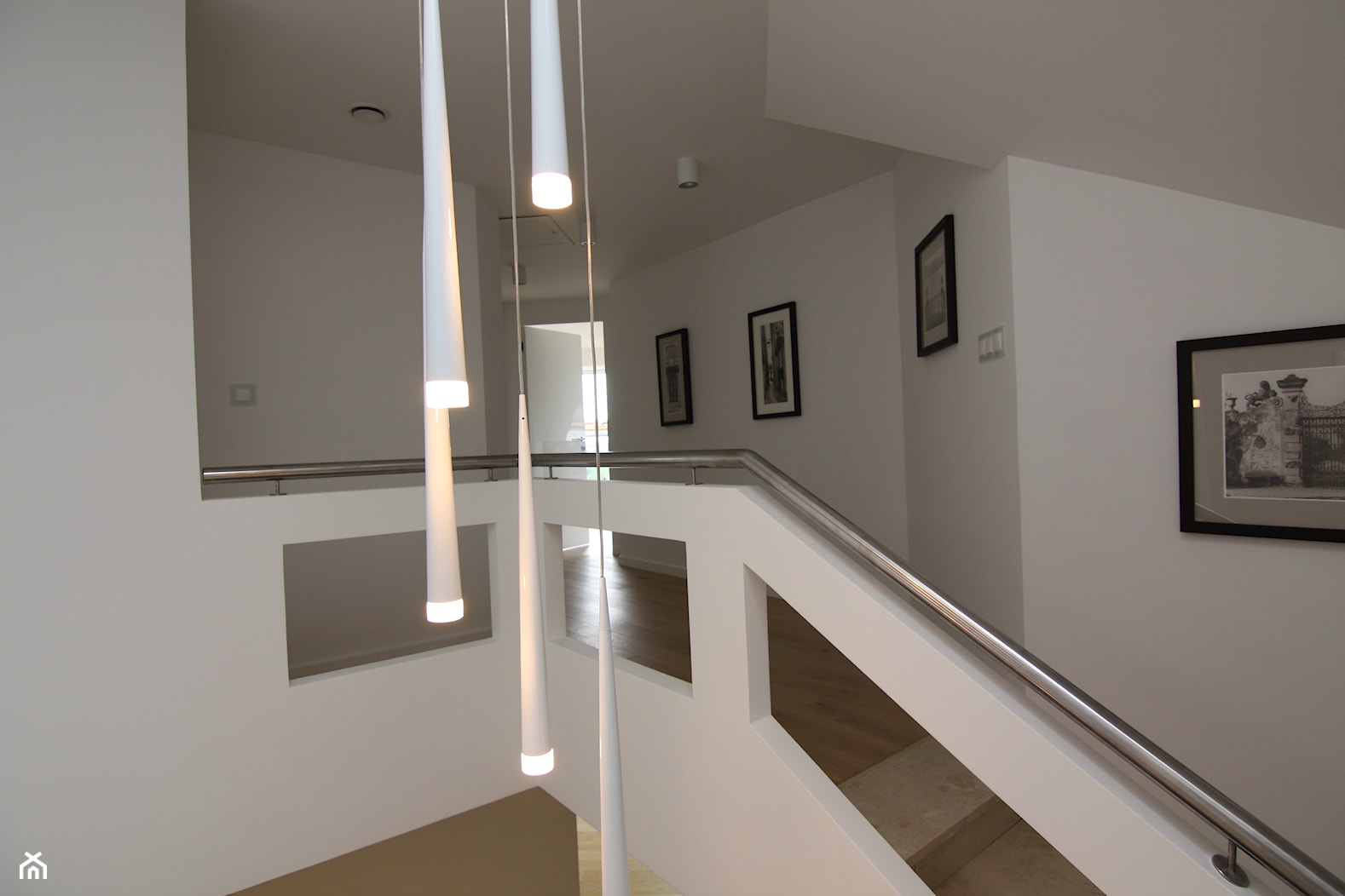 Hall na piętrze - zdjęcie od ORANGE STUDIO - Homebook