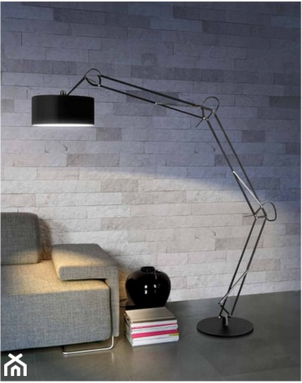 Lampa podłogowa Bosse kolor czarny - zdjęcie od Tomix.pl Lampy i oświetlenia do domu, biura, ogrodu, przemysłowe i oświetlenie zewnętrzne - Homebook