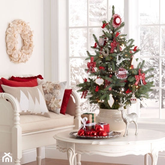 Tradycyjne Święta w czerwieni i bieli - zdjęcie od House to Home