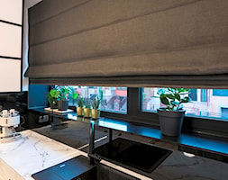 Aranżacja parapetu z pomysłem - Kuchnia z oknem, styl industrialny - zdjęcie od ANWIS Sp. z o.o. - Homebook