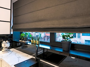 Aranżacja parapetu z pomysłem - Kuchnia z oknem, styl industrialny - zdjęcie od ANWIS Sp. z o.o.