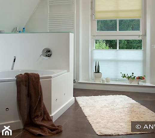Osłony okienne, czyli sposób na komfortową łazienkę