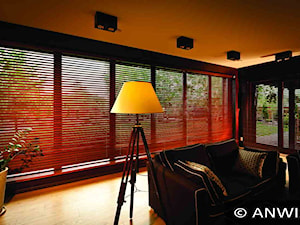 Żaluzje drewniane - Salon, styl nowoczesny - zdjęcie od ANWIS Sp. z o.o.