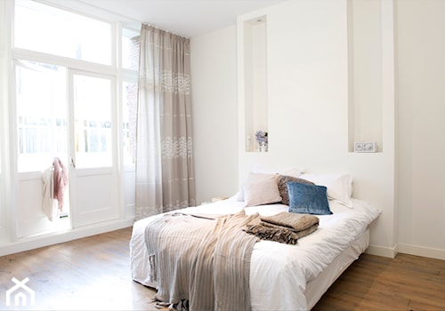 Zasłona FLEX - Średnia biała sypialnia, styl skandynawski - zdjęcie od ANWIS Sp. z o.o.