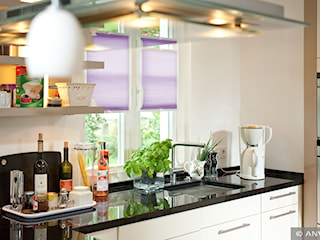 Jak stylowo i praktycznie zaaranżować okno w kuchni?