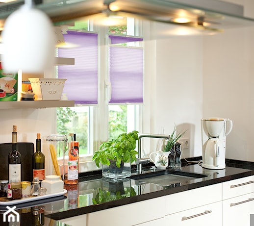 Jak stylowo i praktycznie zaaranżować okno w kuchni?
