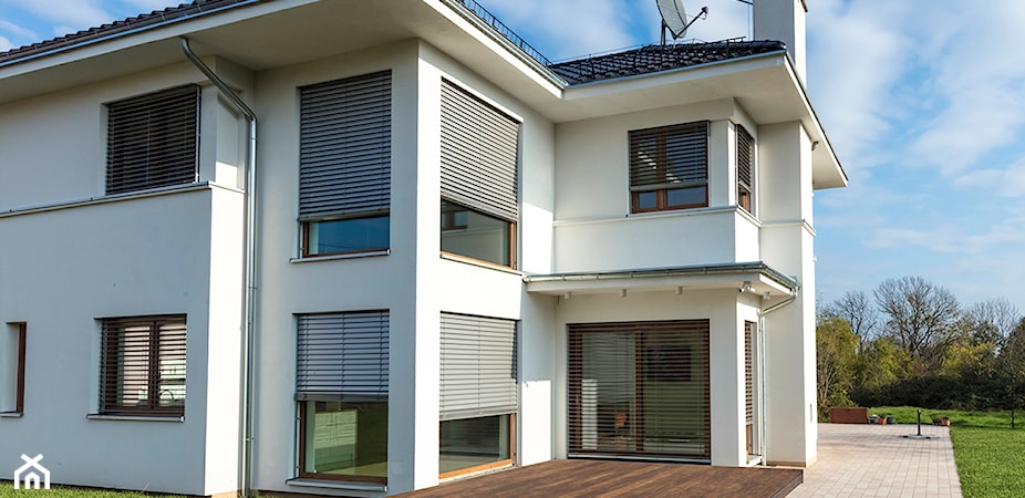 Szukasz sposobu na letnie upały? Żaluzje fasadowe skutecznie ochronią Twój dom przed słońcem