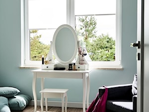 Żaluzje plisowane - Średnia niebieska sypialnia, styl skandynawski - zdjęcie od ANWIS Sp. z o.o.