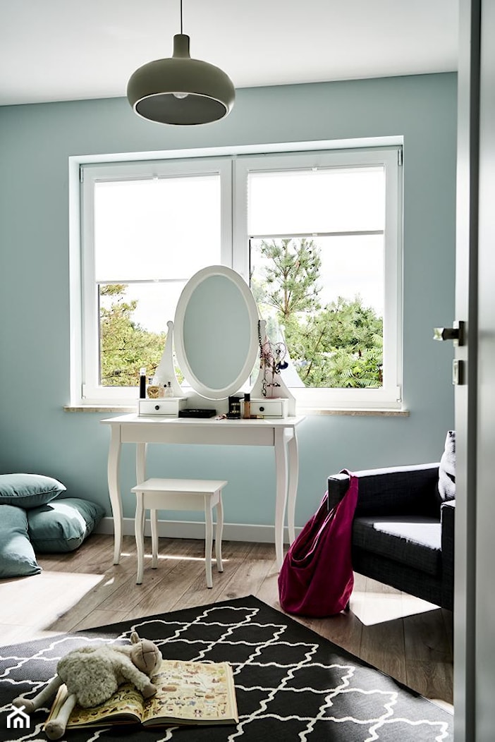 Żaluzje plisowane - Średnia niebieska sypialnia, styl skandynawski - zdjęcie od ANWIS Sp. z o.o. - Homebook
