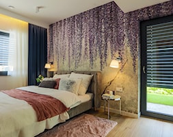 Żaluzja fasadowa SOLIDBOX - Średnia biała sypialnia, styl prowansalski - zdjęcie od ANWIS Sp. z o.o. - Homebook