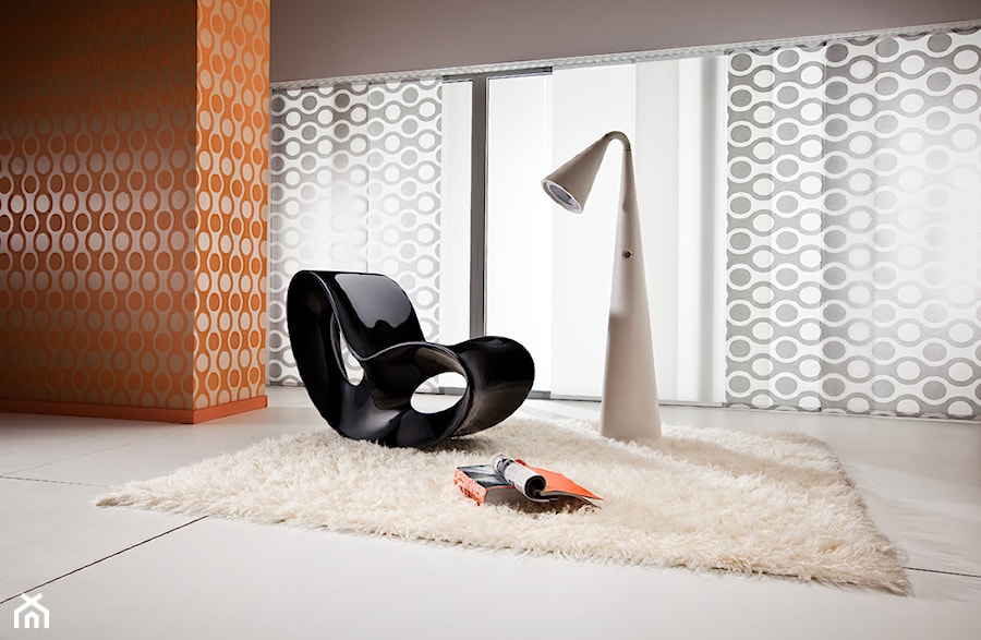 Żaluzje pionowe - Mały pomarańczowy szary salon, styl nowoczesny - zdjęcie od ANWIS Sp. z o.o.