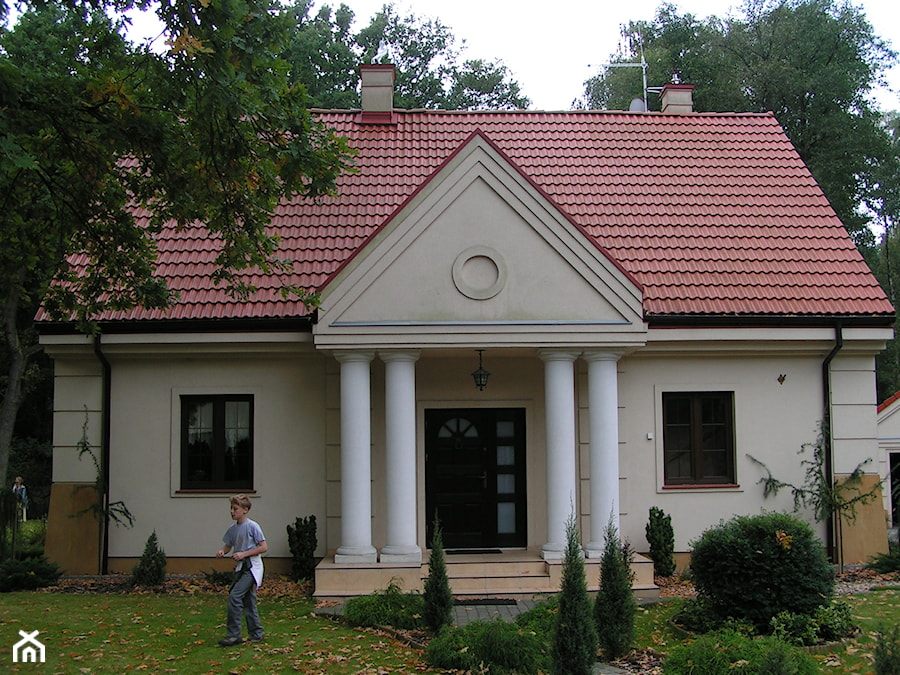 IZABELIN - Parterowe domy willowe jednorodzinne murowane z dwuspadowym dachem, styl tradycyjny - zdjęcie od Nowak i Nowak Architekci