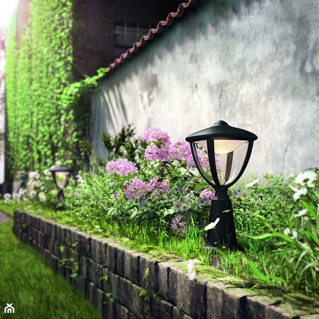 Lampy zewnętrzne - Średni z kamienną nawierzchnią ogród za domem, styl prowansalski - zdjęcie od Philips Lighting - Homebook