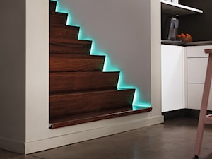 Lampy do mebli/ oświetlenie mebli - Schody jednobiegowe drewniane, styl nowoczesny - zdjęcie od Philips Lighting