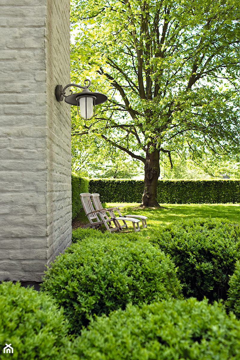 Lampy zewnętrzne - Mały ogród za domem, styl tradycyjny - zdjęcie od Philips Lighting