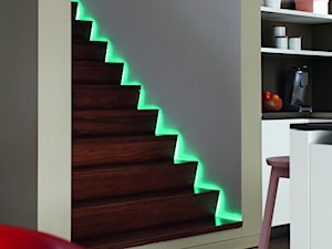 Lampy do mebli/ oświetlenie mebli - Schody jednobiegowe drewniane - zdjęcie od Philips Lighting