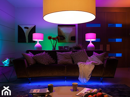 Aranżacje wnętrz - Salon: Philips HUE - Salon, styl nowoczesny - Philips Lighting. Przeglądaj, dodawaj i zapisuj najlepsze zdjęcia, pomysły i inspiracje designerskie. W bazie mamy już prawie milion fotografii!