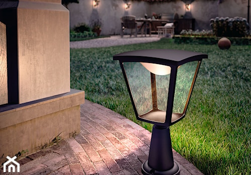 Lampy ogrodowe - Średni z nawierzchnią pokrytą kostką brukową ogród za domem - zdjęcie od Philips Lighting