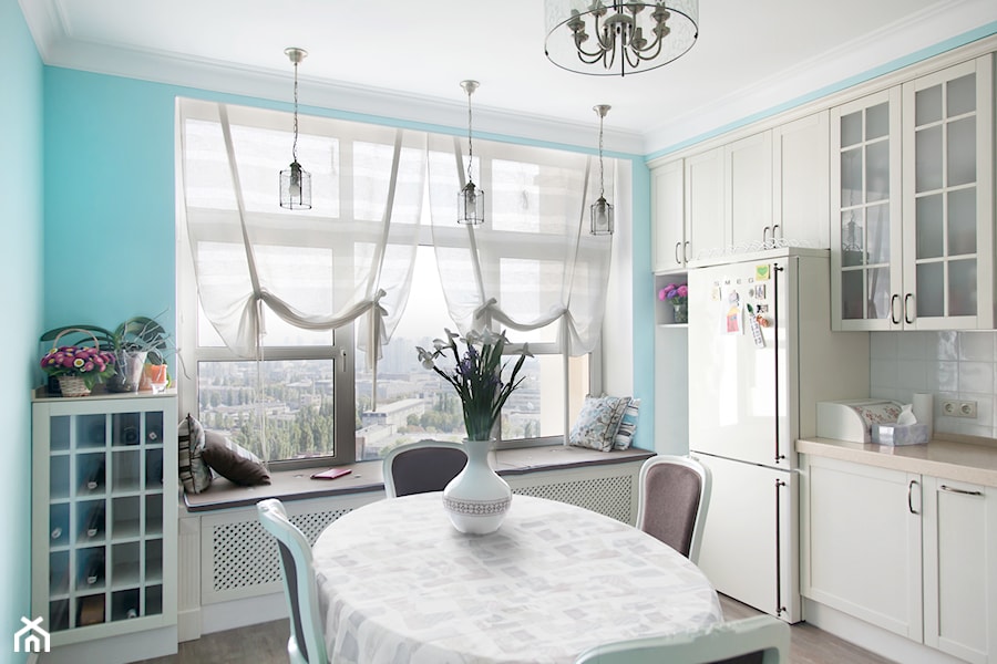 Kuchnia o kształcie litery L z widokiem panoramicznym w stylu klasyki amerykańskiej - zdjęcie od Alina Shevchenko Interiors