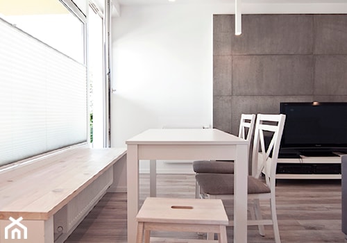 Mieszkanie Reduta - Średnia biała szara jadalnia w salonie, styl minimalistyczny - zdjęcie od magda jagannathan pracownia projektowa JAGANNA