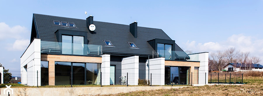 Dom bliźniak w Zielonkach - Średnie jednopiętrowe nowoczesne domy wielorodzinne murowane z dwuspadowym dachem, styl nowoczesny - zdjęcie od magda jagannathan pracownia projektowa JAGANNA