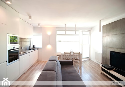 Mieszkanie Reduta - Średni biały szary salon z kuchnią z jadalnią z tarasem / balkonem, styl skandynawski - zdjęcie od magda jagannathan pracownia projektowa JAGANNA