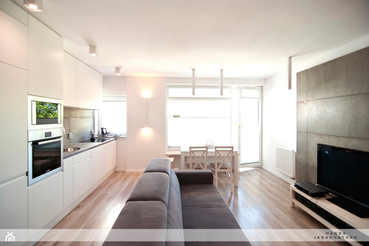 Mieszkanie Reduta - Średni biały szary salon z kuchnią z jadalnią z tarasem / balkonem, styl skandynawski - zdjęcie od magda jagannathan pracownia projektowa JAGANNA - Homebook