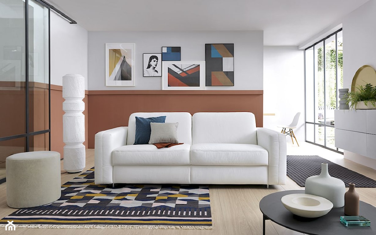 Skórzana sofa Sora (marka Gala Collezione) to połączenie elegancji, minimalizmu i funkcjonalności, którą zapewnia wygodna funkcja spania 
