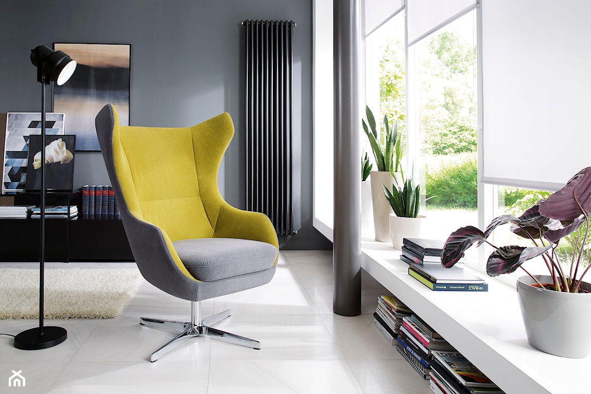 nowoczesny salon z żółtym fotelem