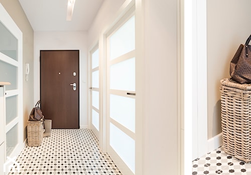 Apartament - Wilanów - Średni beżowy biały hol / przedpokój - zdjęcie od MPROJEKT Architektura Wnętrz
