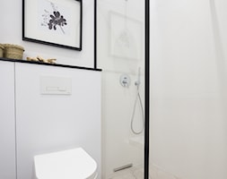 Mieszkanie_32m2 - Żoliborz - Mała bez okna z marmurową podłogą z punktowym oświetleniem łazienka, s ... - zdjęcie od MPROJEKT Architektura Wnętrz - Homebook