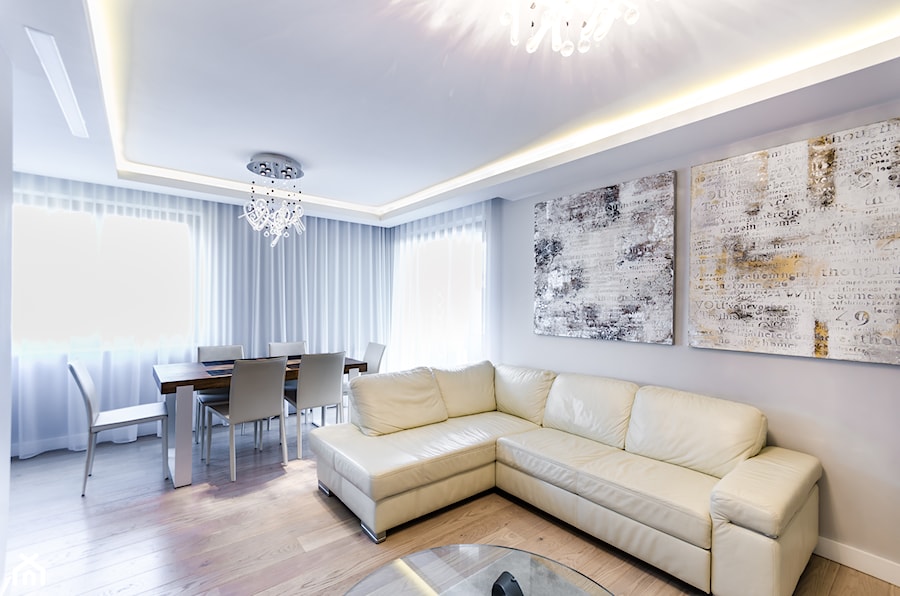 APARTAMENT Z OLIWKOWĄ DOMINANTĄ - Duży szary salon z jadalnią, styl nowoczesny - zdjęcie od STUDIO FORMA