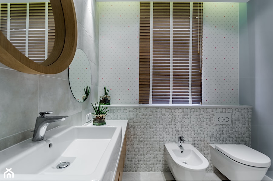 DOM RODZINNY GDAŃSK - Średnia łazienka z oknem, styl nowoczesny - zdjęcie od STUDIO FORMA