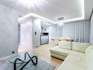 APARTAMENT Z OLIWKOWĄ DOMINANTĄ - Mały biały salon z kuchnią z jadalnią, styl nowoczesny - zdjęcie od STUDIO FORMA