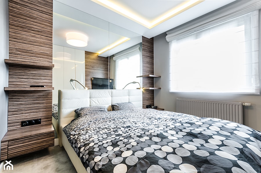 APARTAMENT Z OLIWKOWĄ DOMINANTĄ - Mała szara sypialnia, styl nowoczesny - zdjęcie od STUDIO FORMA