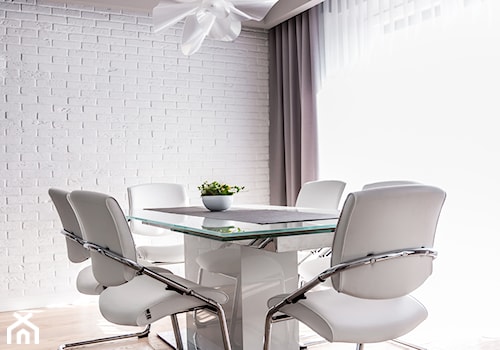 DOM RODZINNY KWIDZYN - Średnia biała jadalnia w salonie, styl nowoczesny - zdjęcie od STUDIO FORMA