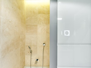 APARTAMENT Z OLIWKOWĄ DOMINANTĄ - Średnia łazienka, styl nowoczesny - zdjęcie od STUDIO FORMA