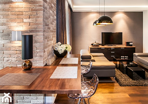 APARTAMENT LETNI - Średni brązowy salon z jadalnią, styl tradycyjny - zdjęcie od STUDIO FORMA