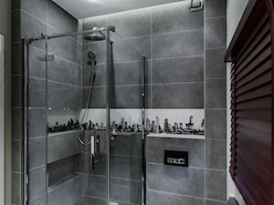 DOM RODZINNY GDAŃSK - Mała z punktowym oświetleniem łazienka z oknem, styl nowoczesny - zdjęcie od STUDIO FORMA