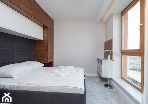 APARTAMENT NAD WISŁĄ - Średnia biała sypialnia, styl nowoczesny - zdjęcie od STUDIO FORMA