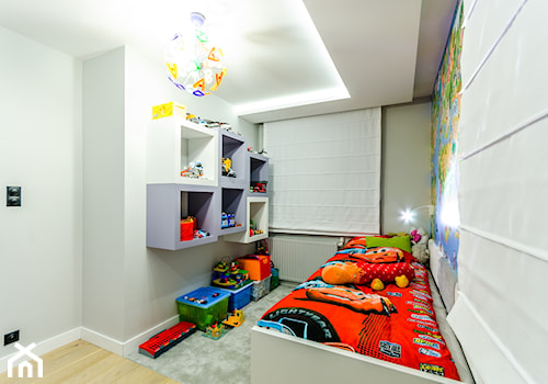 APARTAMENT Z OLIWKOWĄ DOMINANTĄ - Średni biały szary pokój dziecka dla dziecka dla chłopca, styl nowoczesny - zdjęcie od STUDIO FORMA