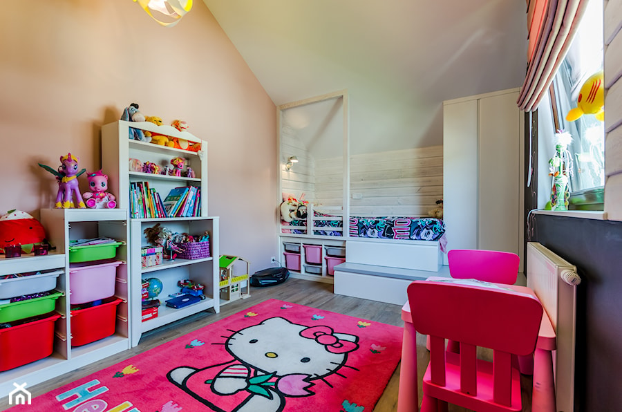 DOM RODZINNY GDAŃSK - Średni biały różowy pokój dziecka dla dziecka dla dziewczynki, styl nowoczesny - zdjęcie od STUDIO FORMA