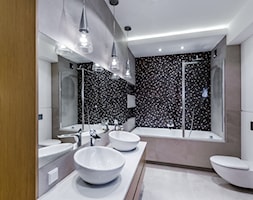 DOM RODZINNY GDAŃSK - Średnia bez okna z dwoma umywalkami z punktowym oświetleniem łazienka, styl n ... - zdjęcie od STUDIO FORMA - Homebook