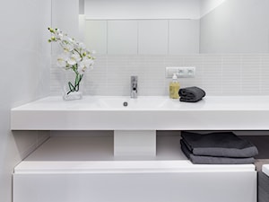 Apartament w Suchym Lesie - Średnia bez okna z lustrem z punktowym oświetleniem łazienka, styl nowoczesny - zdjęcie od Home Plan Joanna Mielczarek