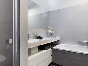 Apartament w Suchym Lesie - Mała bez okna z lustrem z punktowym oświetleniem łazienka, styl nowocze ... - zdjęcie od Home Plan Joanna Mielczarek
