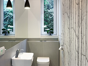 Apartament w Suchym Lesie - Średnia z lustrem z punktowym oświetleniem łazienka z oknem, styl nowoc ... - zdjęcie od Home Plan Joanna Mielczarek