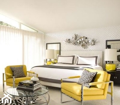 Średnia biała sypialnia, styl glamour - zdjęcie od M. House