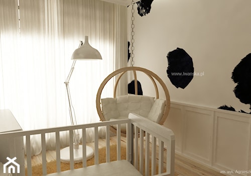 Pokój dziecka w łaty - Mały beżowy pokój dziecka dla niemowlaka dla chłopca dla dziewczynki, styl tradycyjny - zdjęcie od KI design Katarzyna Iwańska