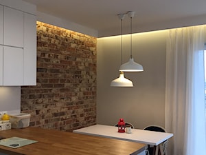 mieszkanie metamorfoza wola ok60m2 - Mała otwarta szara z zabudowaną lodówką kuchnia jednorzędowa z oknem, styl skandynawski - zdjęcie od Grafika i Projekt architektura wnętrz