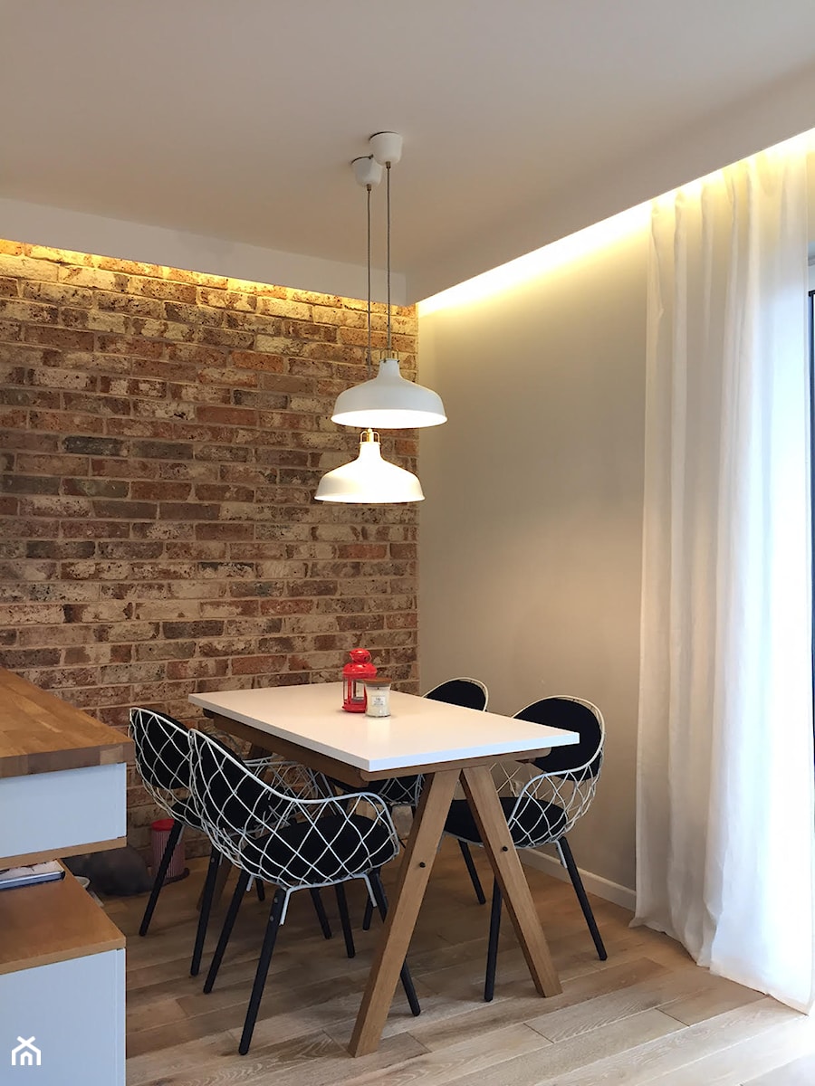 mieszkanie metamorfoza wola ok60m2 - Mała beżowa jadalnia w kuchni, styl skandynawski - zdjęcie od Grafika i Projekt architektura wnętrz